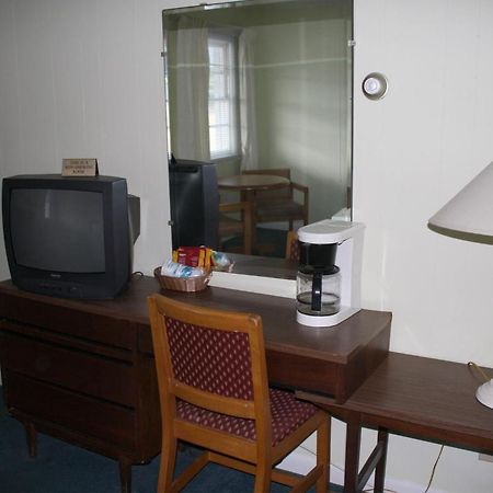 Falcon Motel Buxton Esterno foto